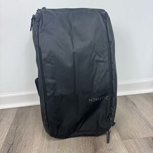 Nomatic 40L Travel Bag Backpack Black Carry On Expandable Tech Organizer